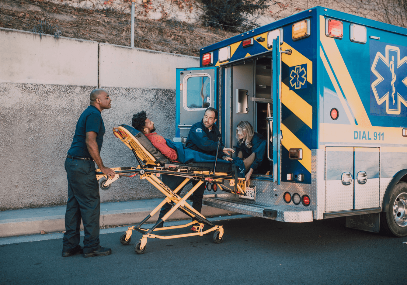 Cover Image for Emergency Healthcare Comparison: Doctor vs. Paramedic – Differences and Similarities in Life-Saving Roles