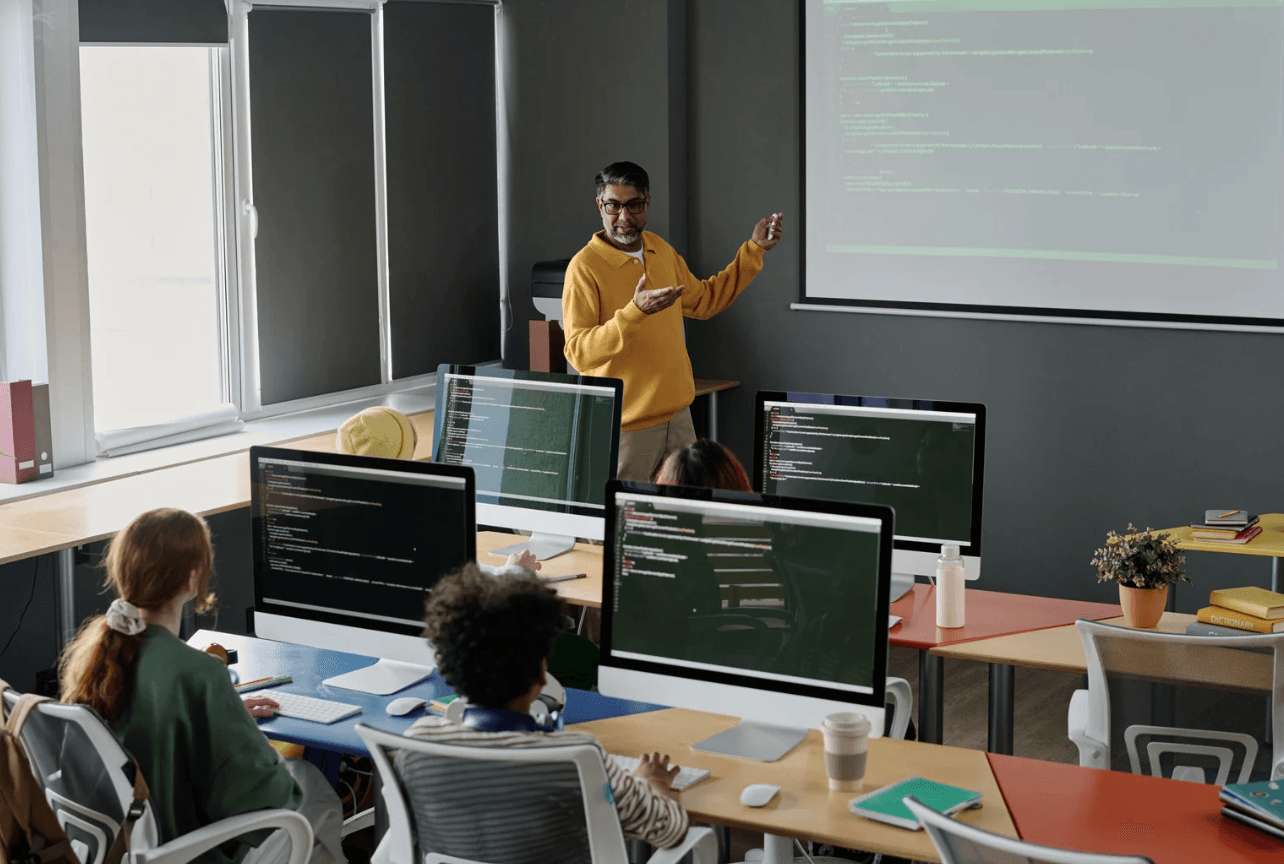 Cover Image for Exploring Diverse Opportunities: Various Computer Science Careers for Future Technologists