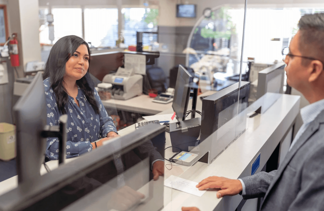 Cover Image for Mastering the Art of Banking Customer Service: 13 Skills to Excel and Delight Customers
